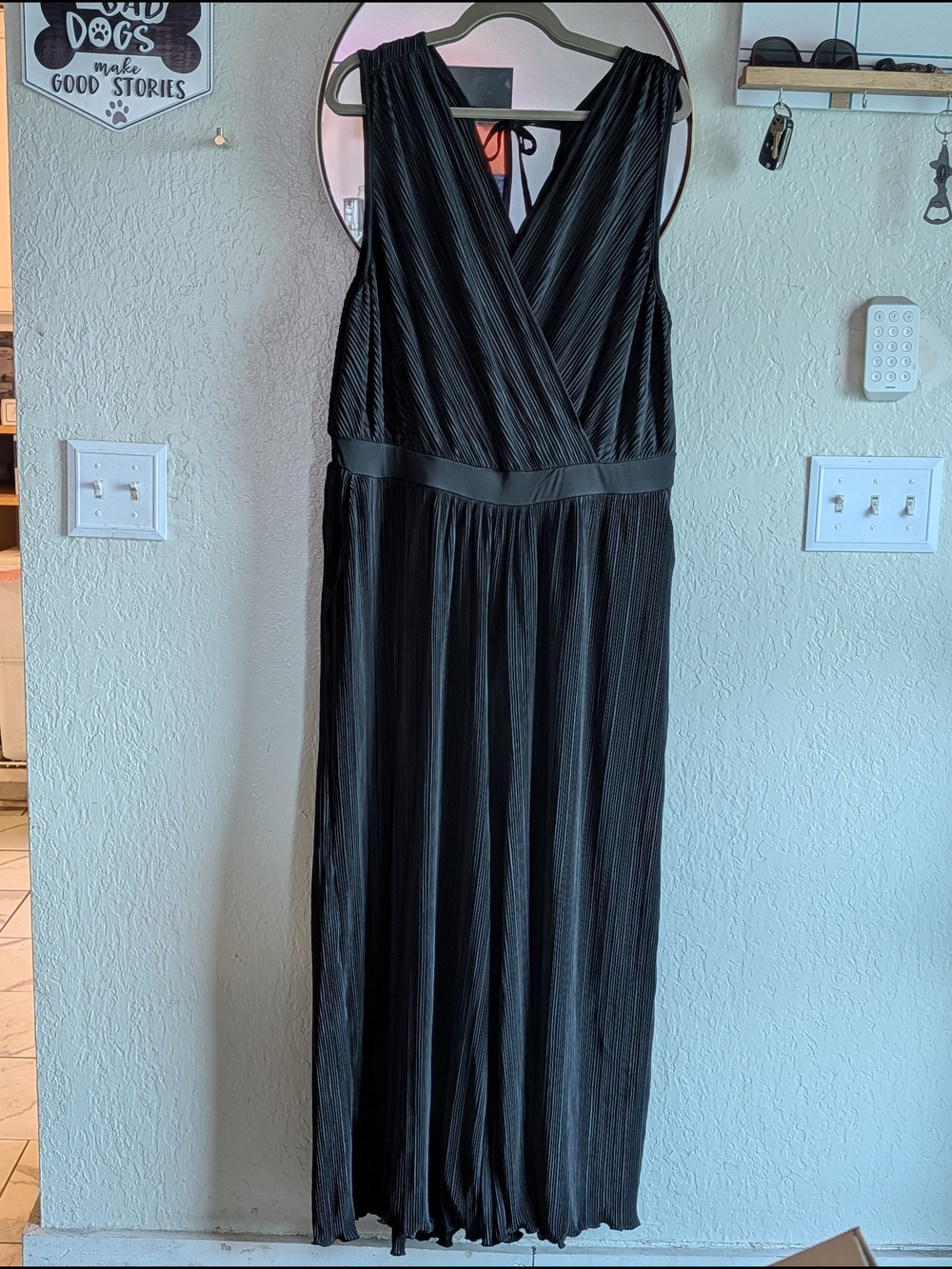 Black Sleeveless V-Neck Pleated Jumpsuit